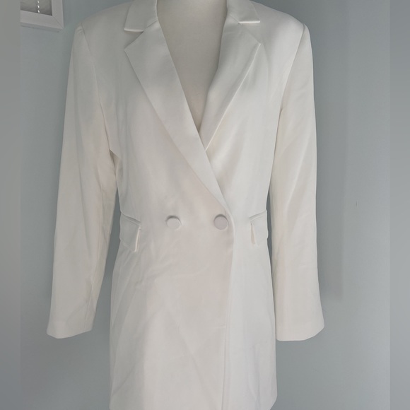 Alice+Olivia  KYRIE TUXEDO SKORT ROMPER - Picture 13 of 16